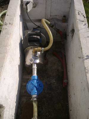 automatische Wasserversorgung durch eine Pumpe